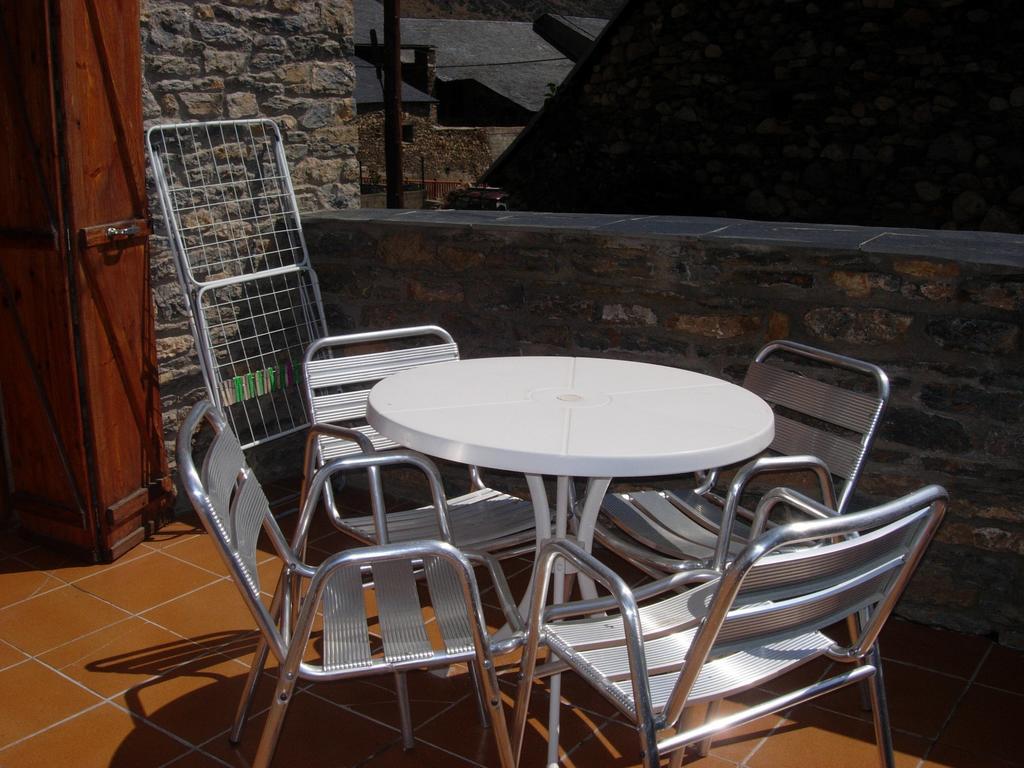 Apartaments El Ribal Valencia D'Aneu Rum bild