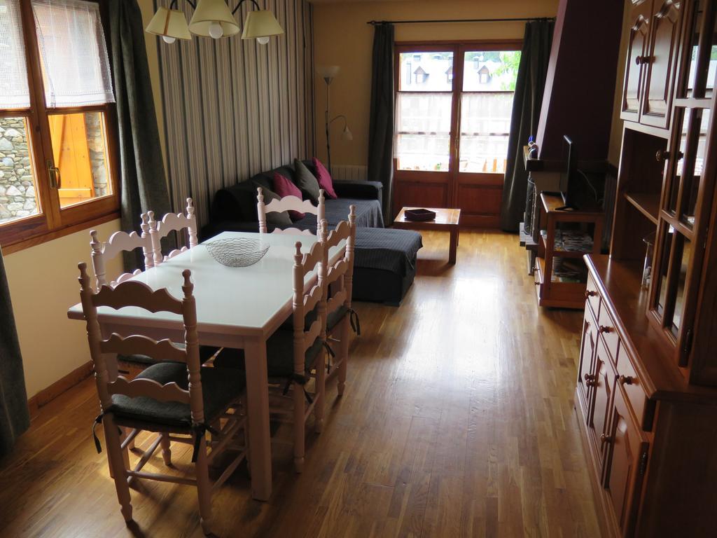 Apartaments El Ribal Valencia D'Aneu Exteriör bild