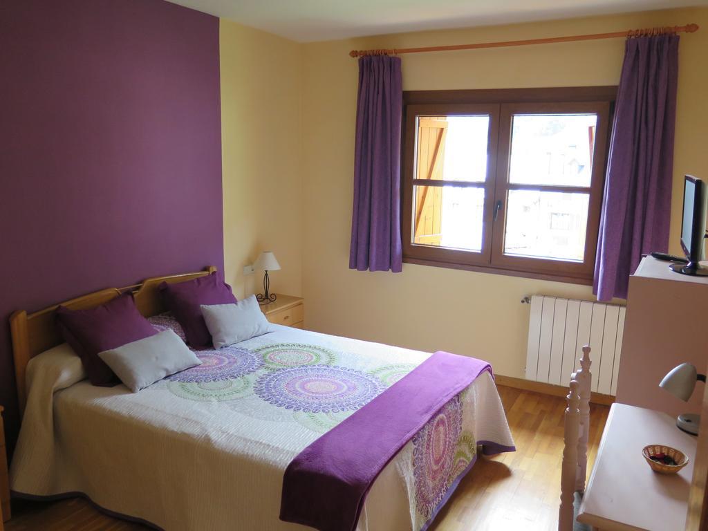 Apartaments El Ribal Valencia D'Aneu Exteriör bild