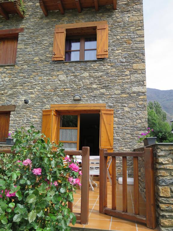 Apartaments El Ribal Valencia D'Aneu Exteriör bild
